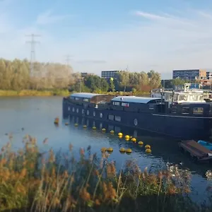 Wheelhouse Euphrate Houseboat Frühstückspension